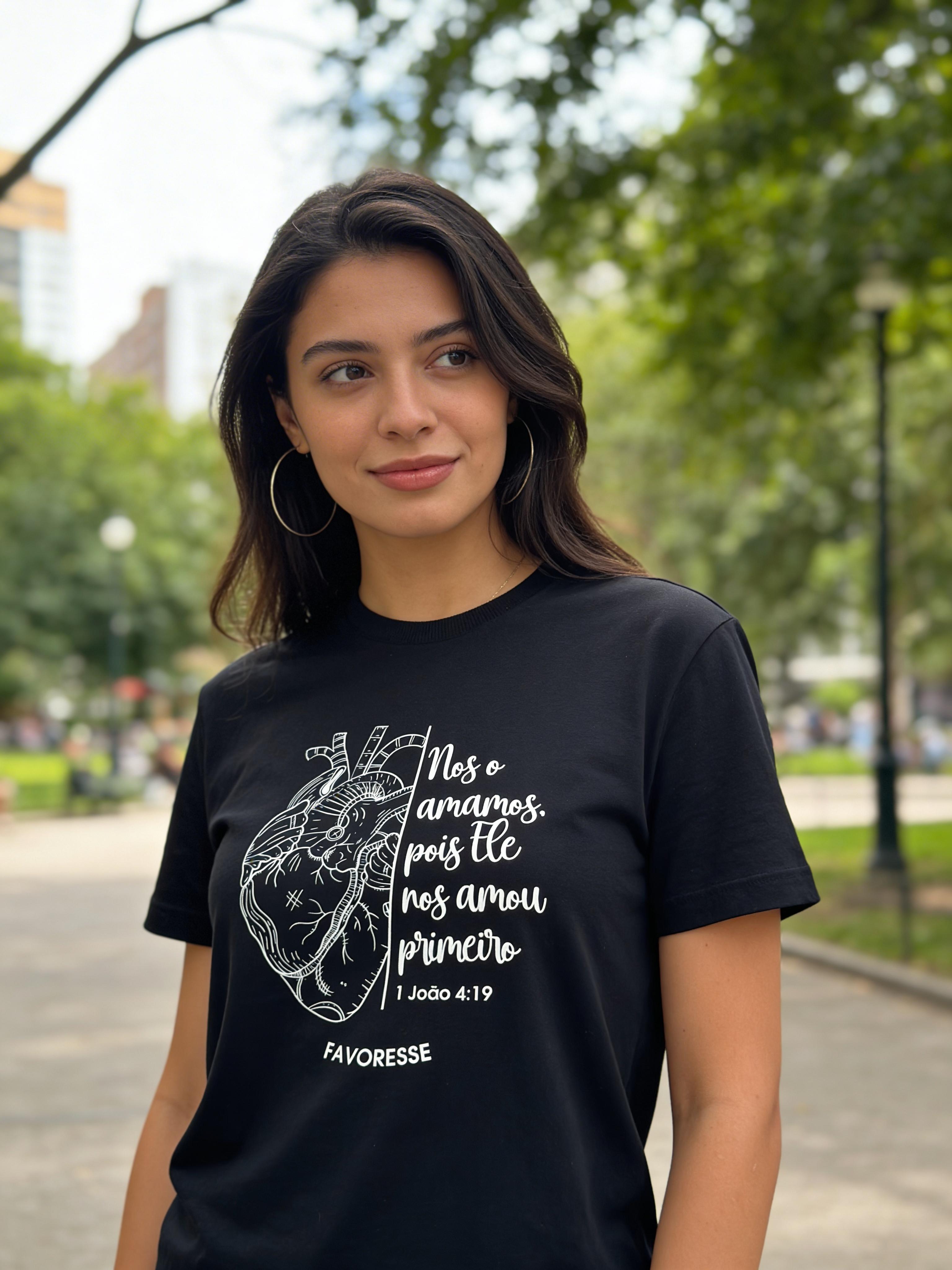 T-Shirt Feminina Oversized - 1 Joao 4;19