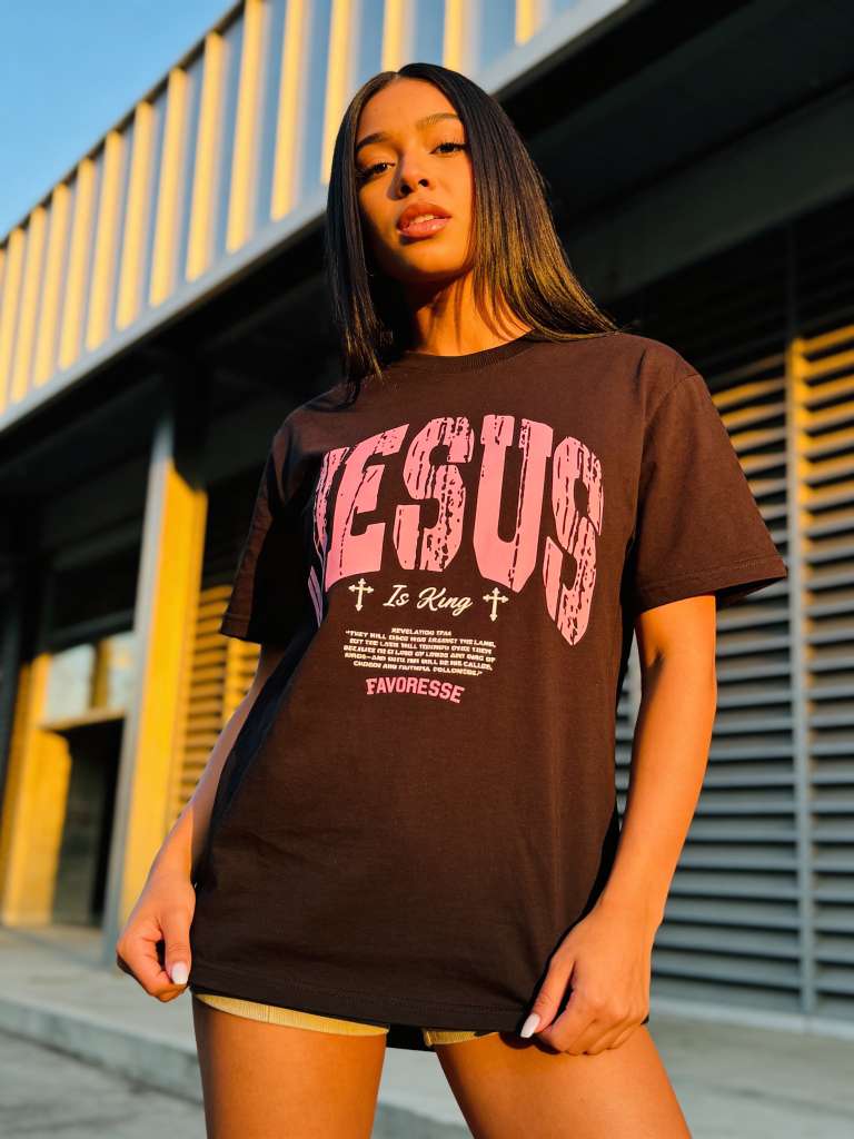 T-Shirt Feminina Oversized - Jesus is King